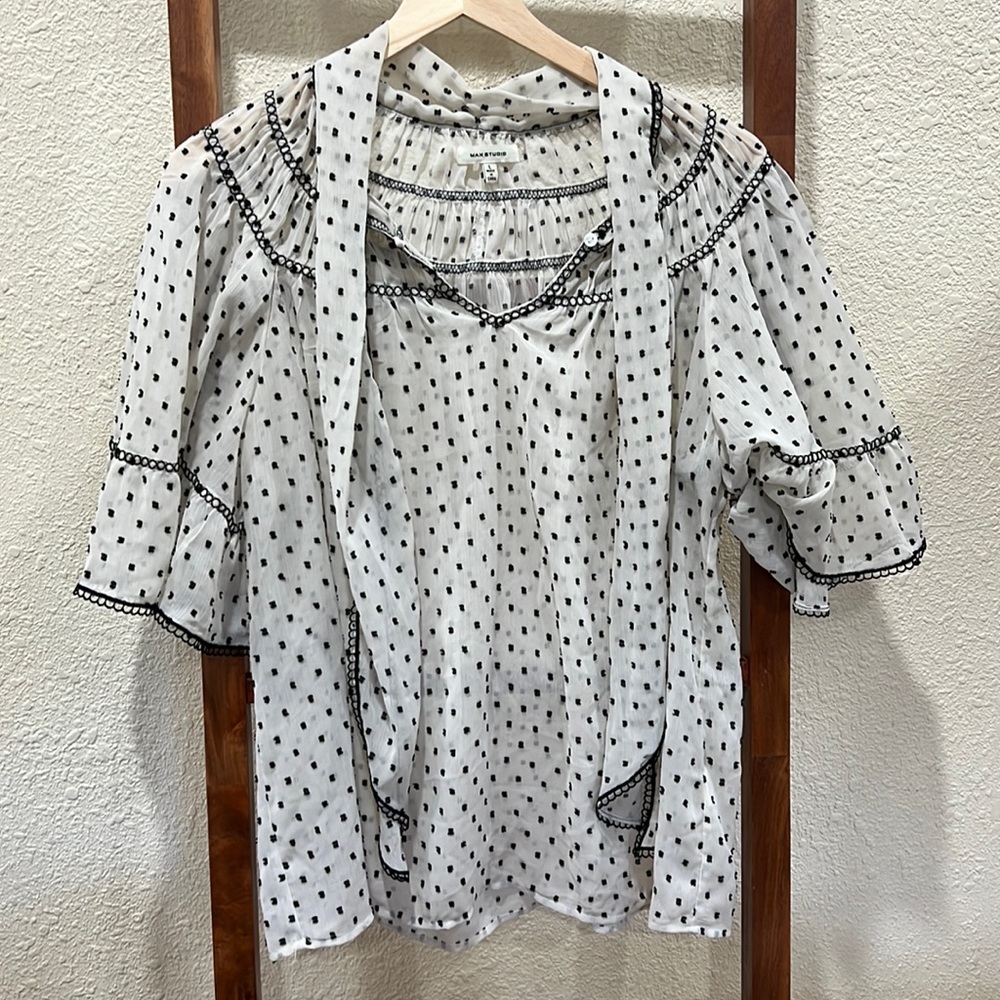 Max Studio blouse size Large